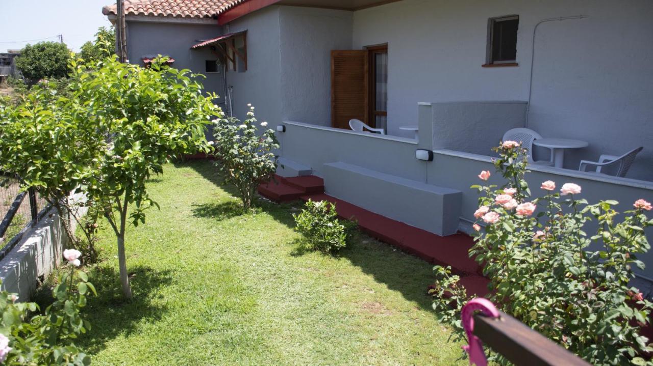 Rose Garden Apartments Mítikasz Kültér fotó