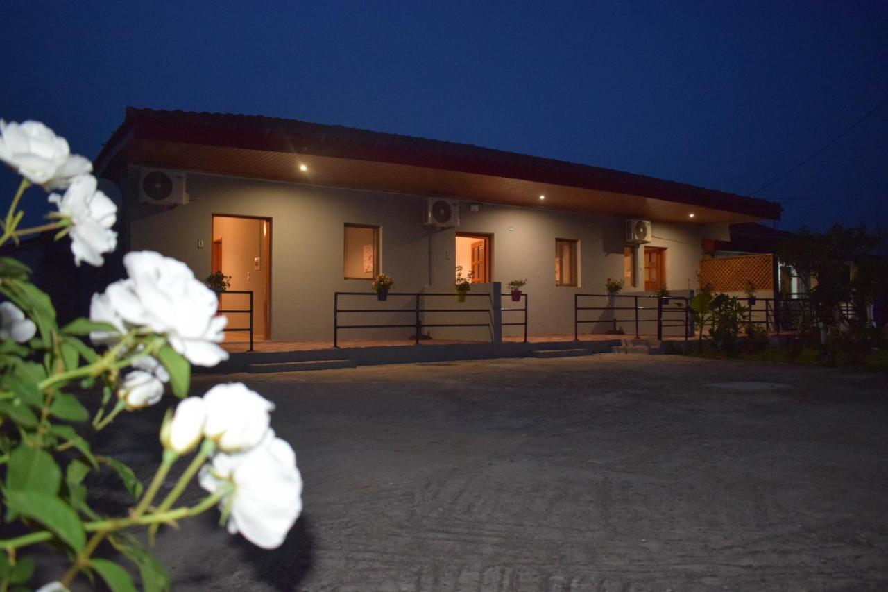 Rose Garden Apartments Mítikasz Kültér fotó